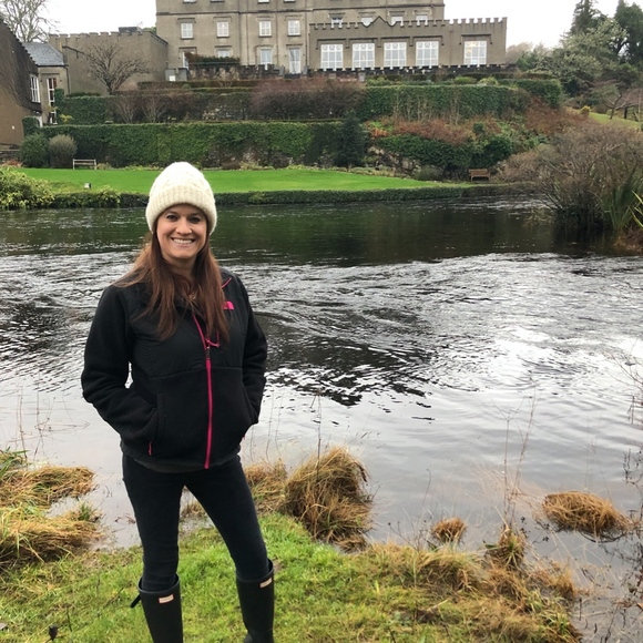 Meet your Posher, Ashley - Picture 2 of 5